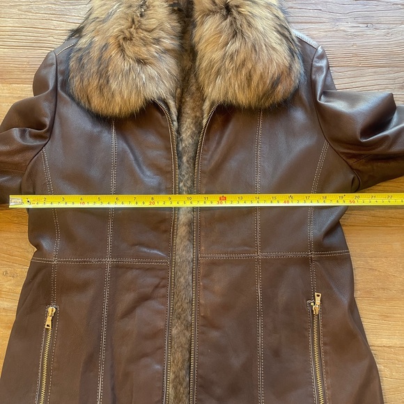 Fur Lined Leather Jacket With Gorgeous Fox Collar. - Picture 10 of 15